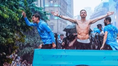 Together: Treble Winners 1.Sezon 3.Bölüm izle